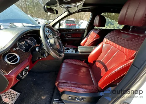 2019 Bentley Bentayga z USA, uszkodzony, nr VIN SJAAM2ZV1KC026676